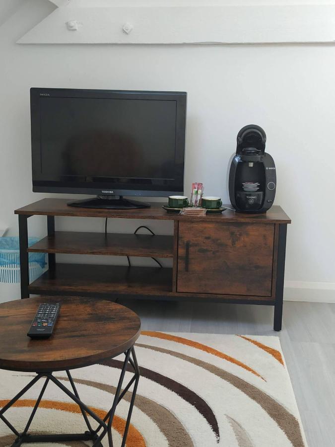 Le Jardin B&B Isigny-le-Buat Екстер'єр фото