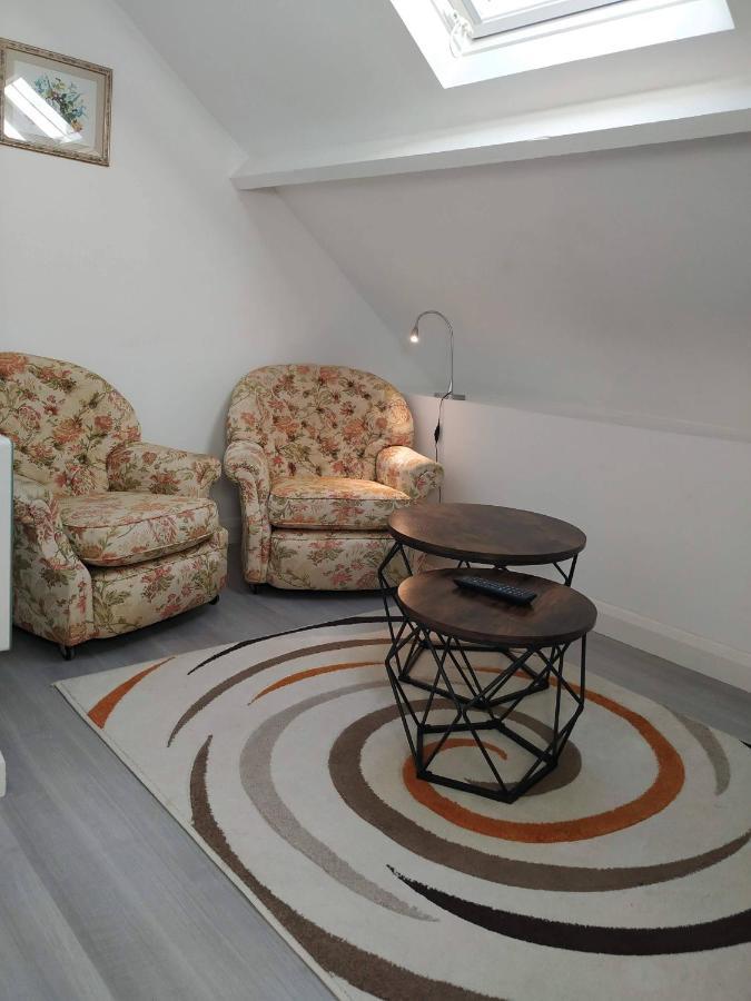 Le Jardin B&B Isigny-le-Buat Екстер'єр фото
