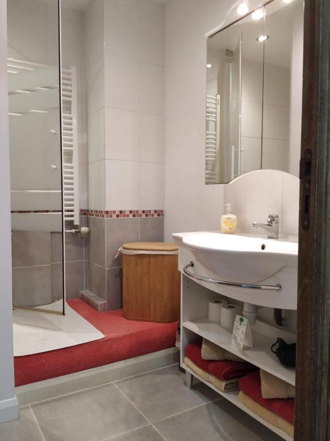 Le Jardin B&B Isigny-le-Buat Екстер'єр фото