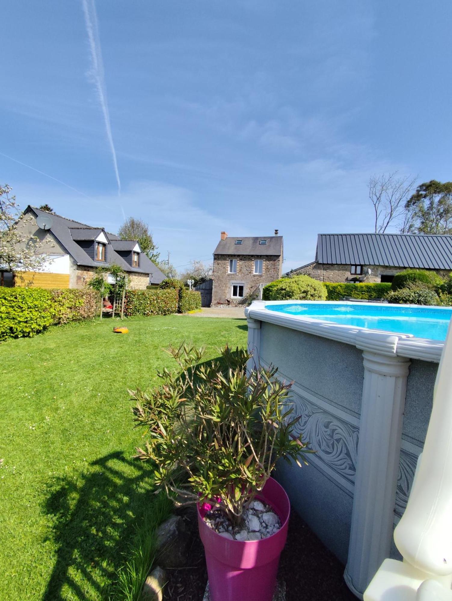 Le Jardin B&B Isigny-le-Buat Екстер'єр фото