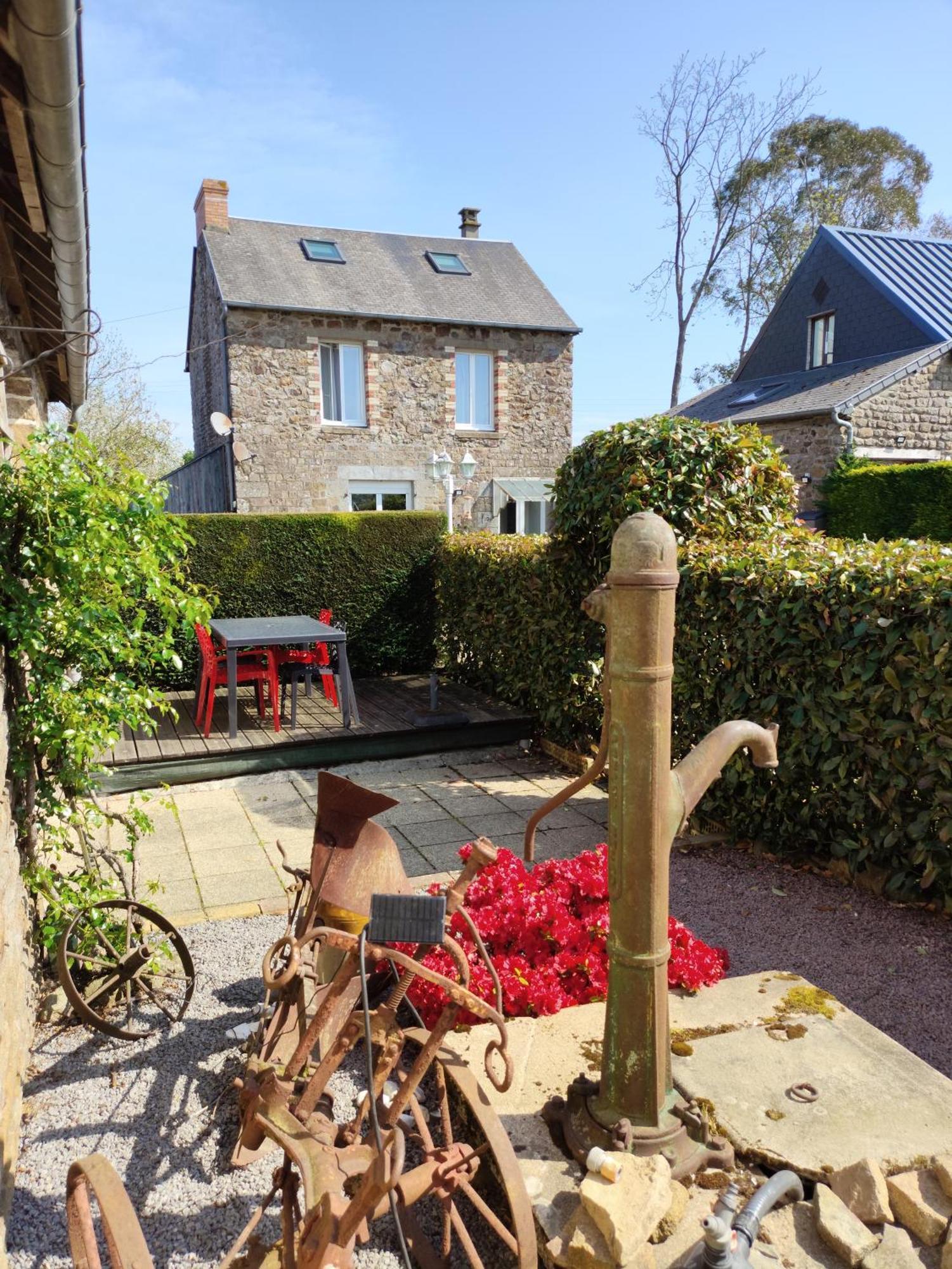 Le Jardin B&B Isigny-le-Buat Екстер'єр фото