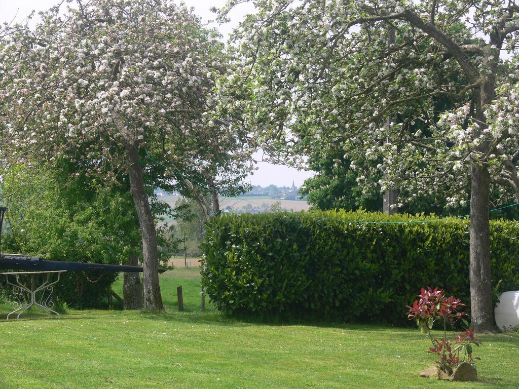 Le Jardin B&B Isigny-le-Buat Екстер'єр фото