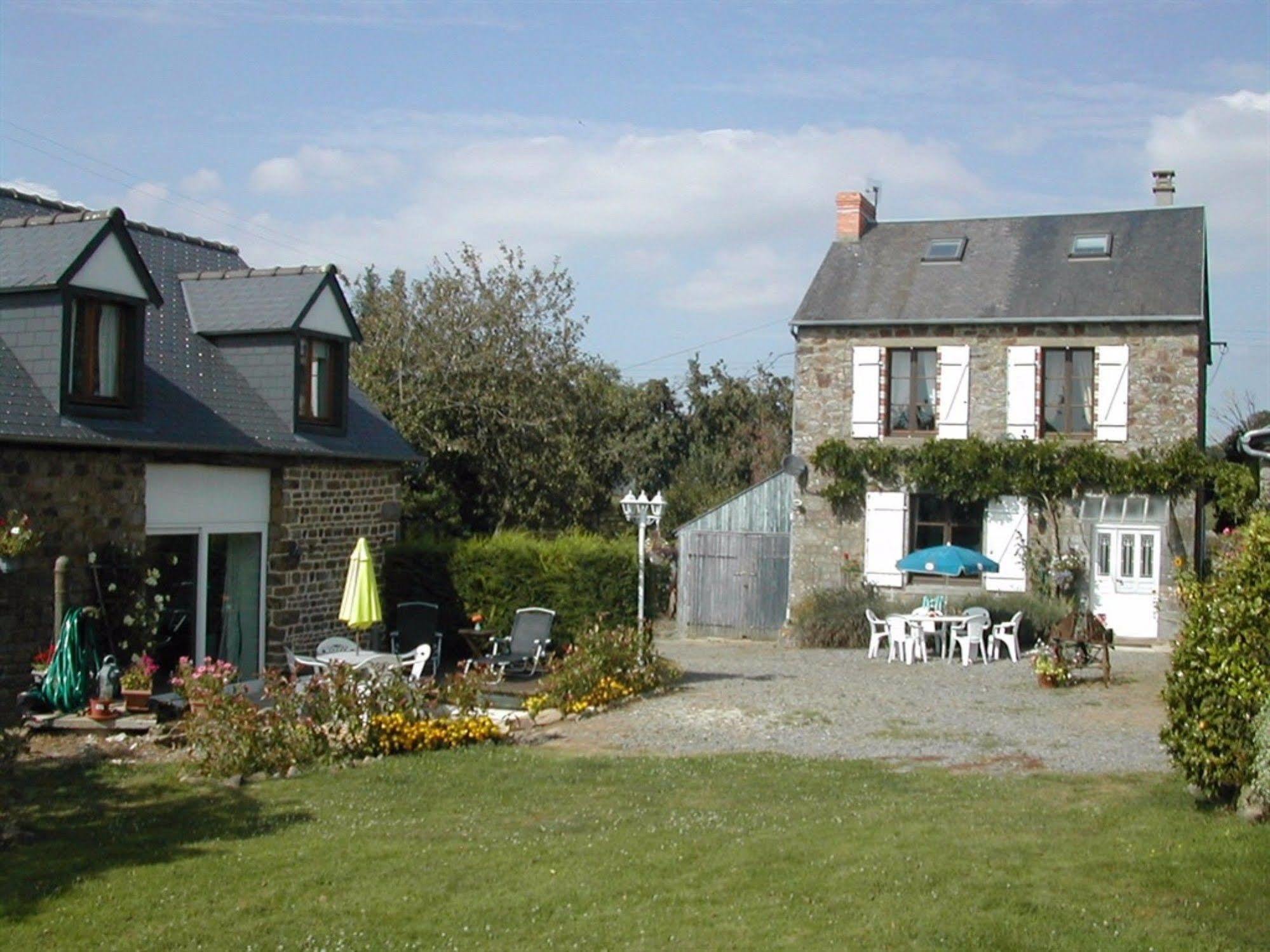 Le Jardin B&B Isigny-le-Buat Екстер'єр фото