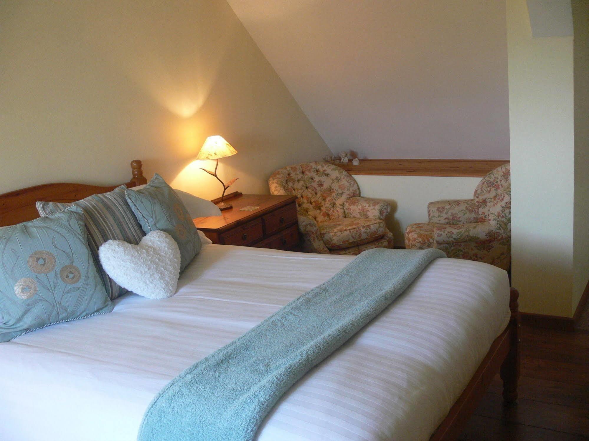 Le Jardin B&B Isigny-le-Buat Екстер'єр фото