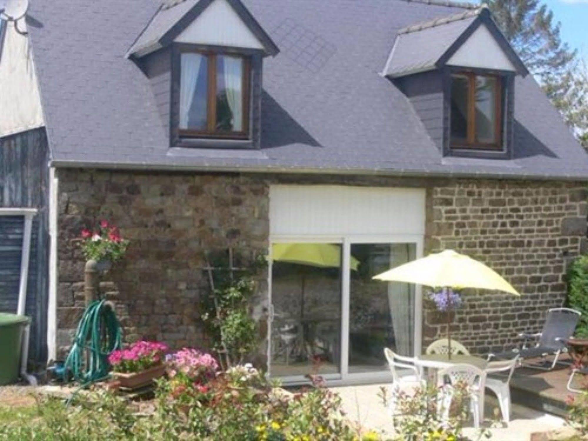 Le Jardin B&B Isigny-le-Buat Екстер'єр фото