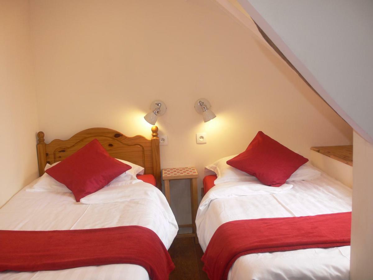 Le Jardin B&B Isigny-le-Buat Екстер'єр фото