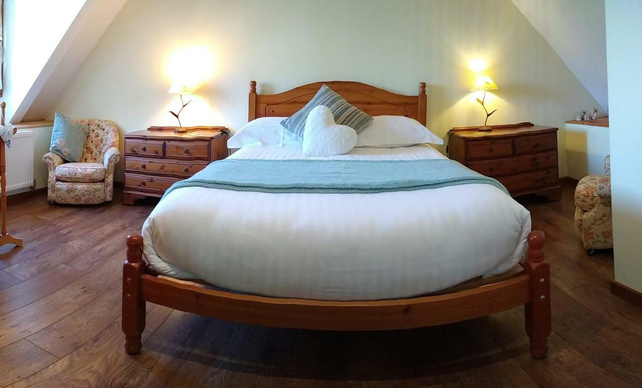 Le Jardin B&B Isigny-le-Buat Екстер'єр фото